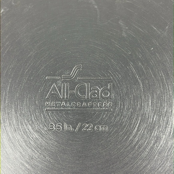 All-Clad Essentials Hard-anodized Non-Stick Fry Pan Skillet Omelette 8.5 in NEW - Picture 8 of 9